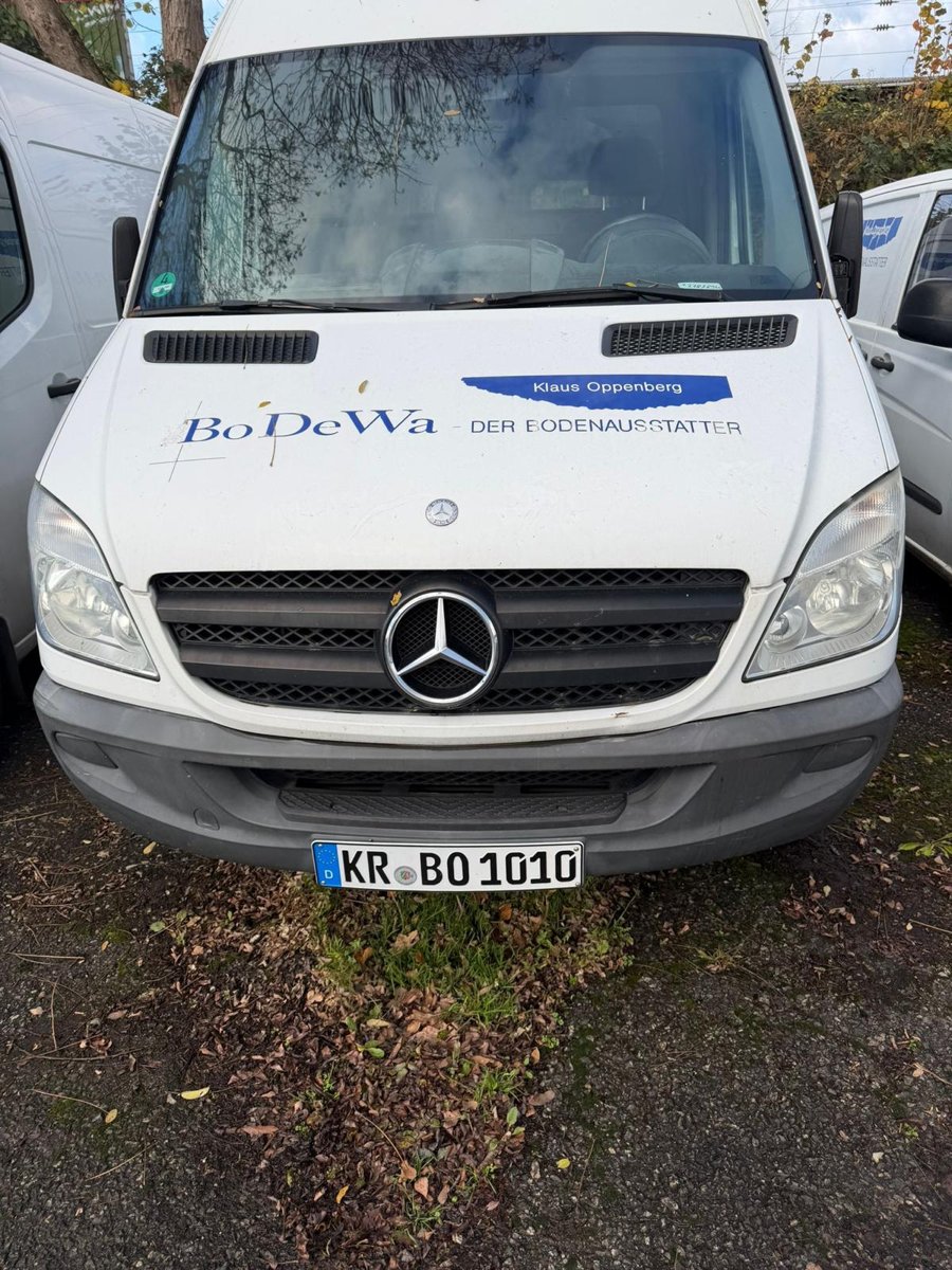 Fahrzeugfoto 13 – Ansicht eines zum Verkauf stehenden Kraftfahrzeugs