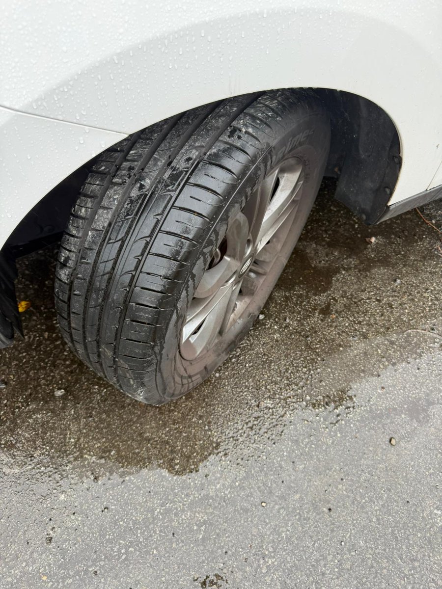 Fahrzeugfoto 24 – Ansicht eines zum Verkauf stehenden Kraftfahrzeugs